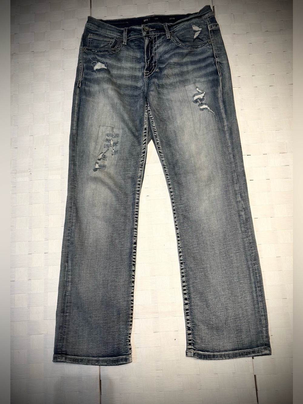 BKE Light Men's Slightly Distressed Blue Jeans  Size 32x32